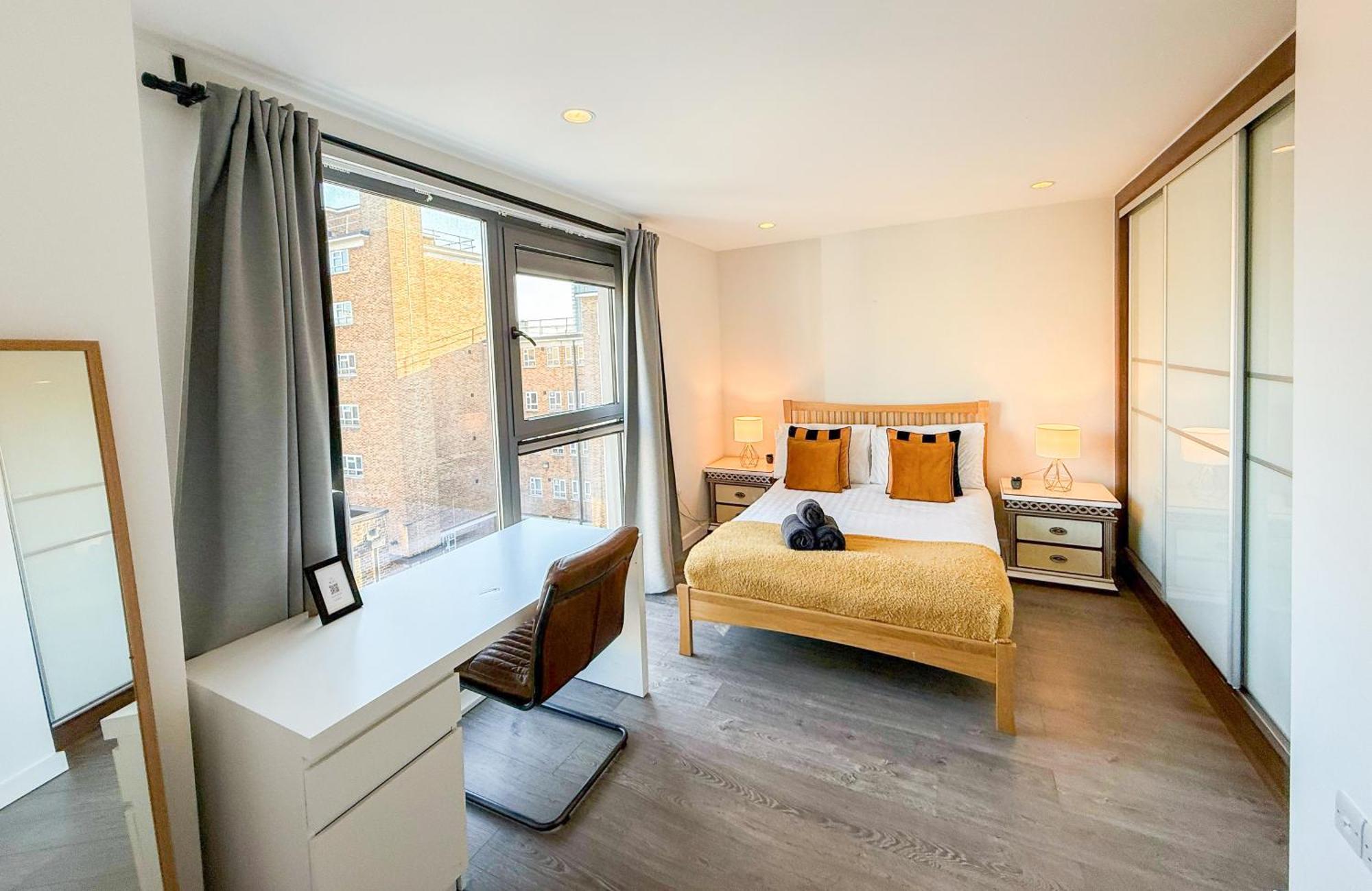 Contemporary With Private Terraces In Shoreditch, Hoxton, Islington Apartment London