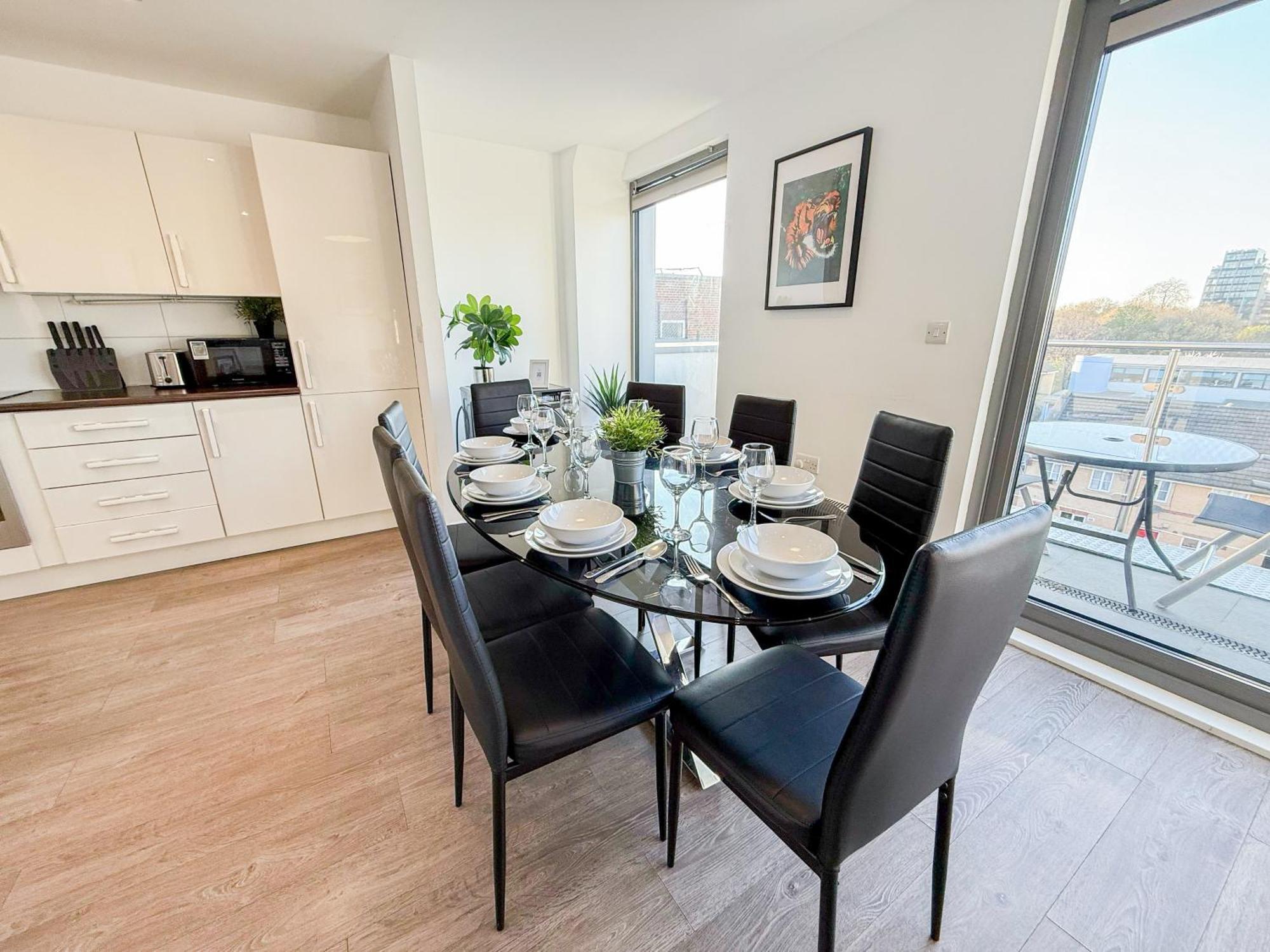 Contemporary With Private Terraces In Shoreditch, Hoxton, Islington