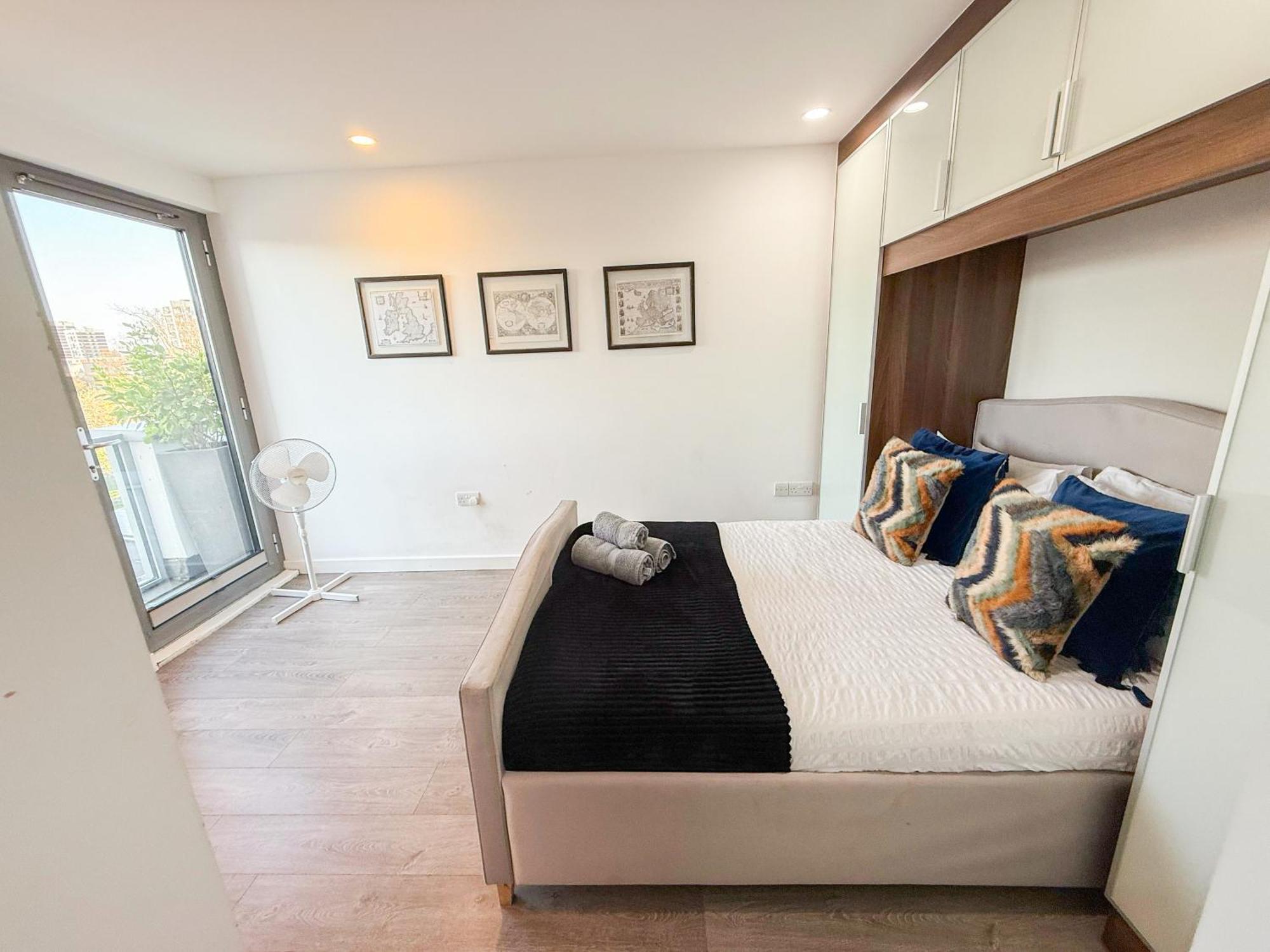 Contemporary With Private Terraces In Shoreditch, Hoxton, Islington Apartment