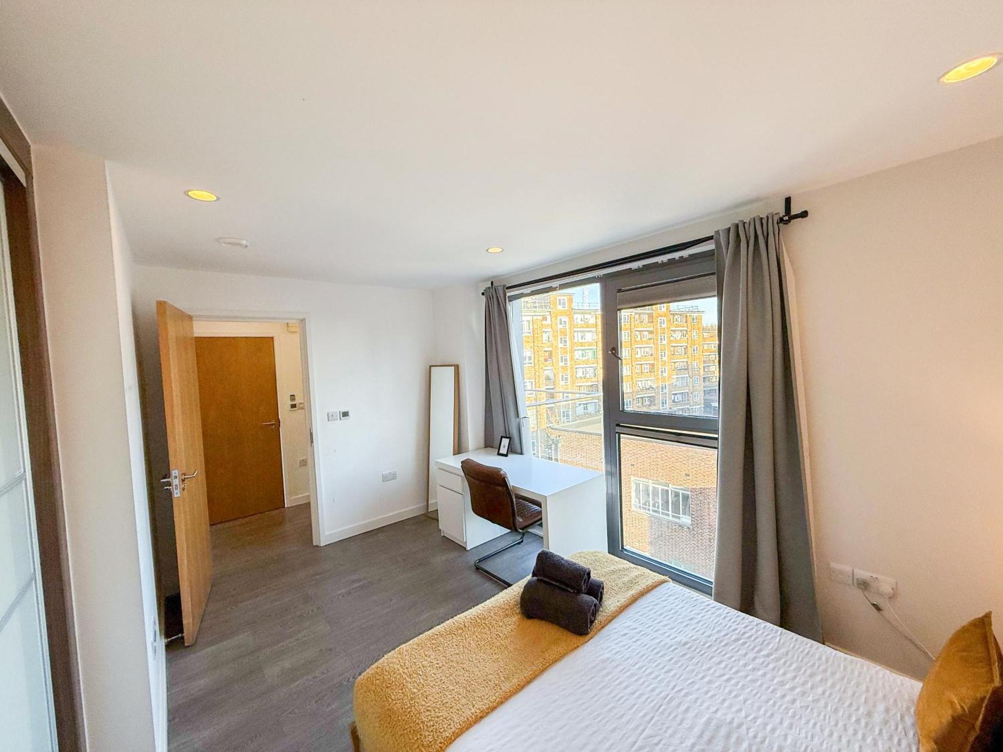 Apartment Contemporary With Private Terraces In Shoreditch, Hoxton, Islington