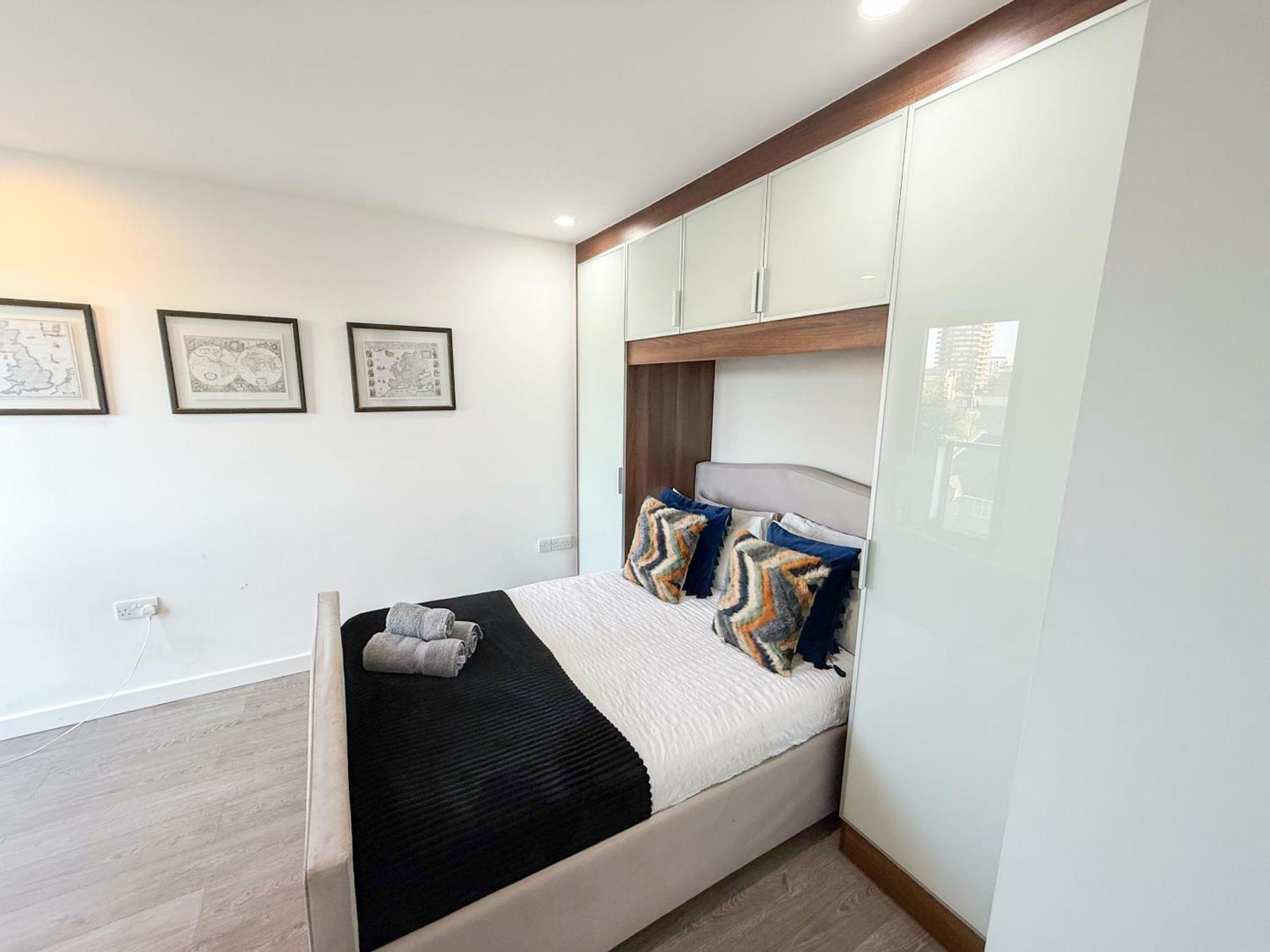 Contemporary With Private Terraces In Shoreditch, Hoxton, Islington Apartment London
