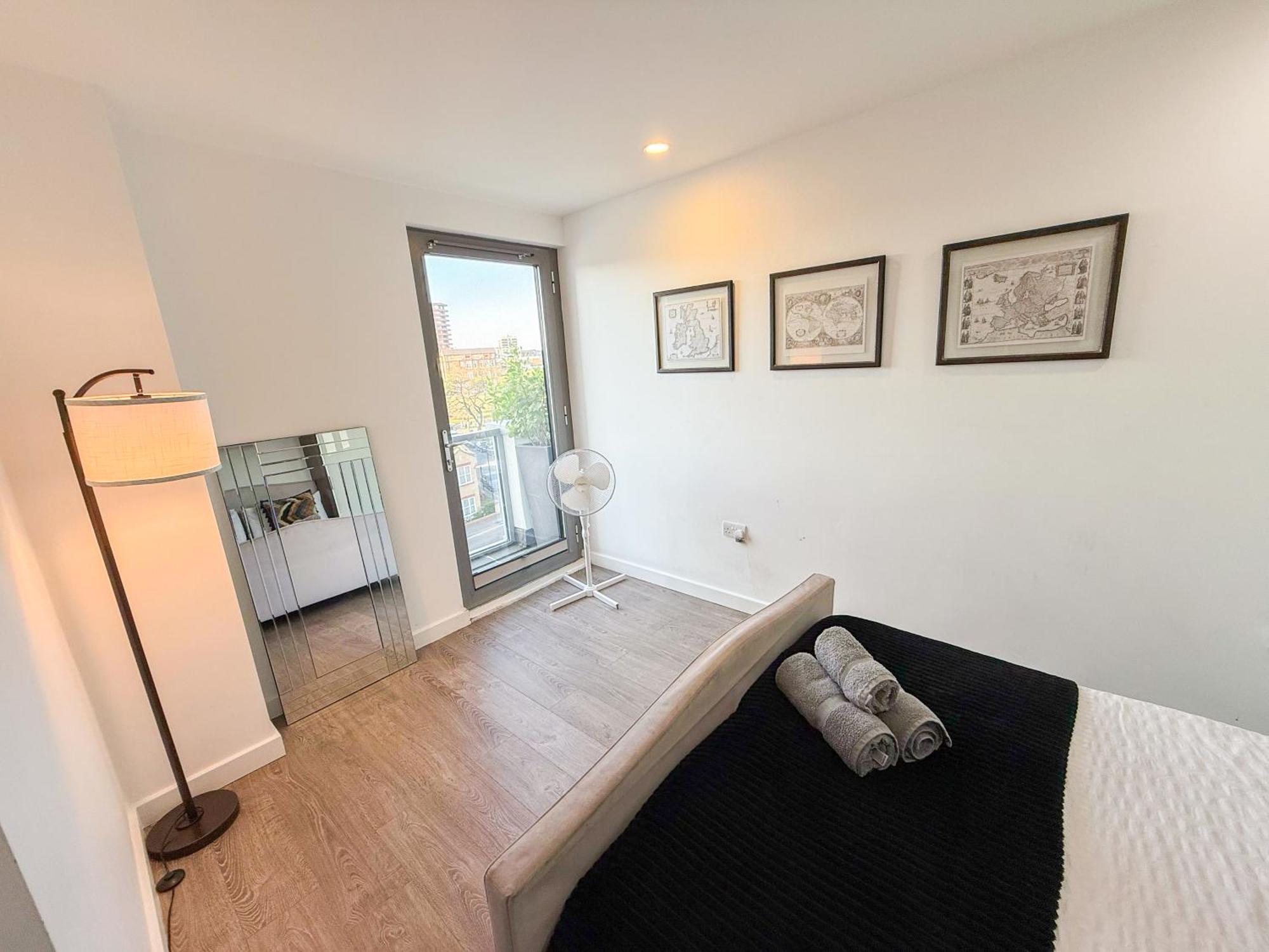 Apartment Contemporary With Private Terraces In Shoreditch, Hoxton, Islington *
