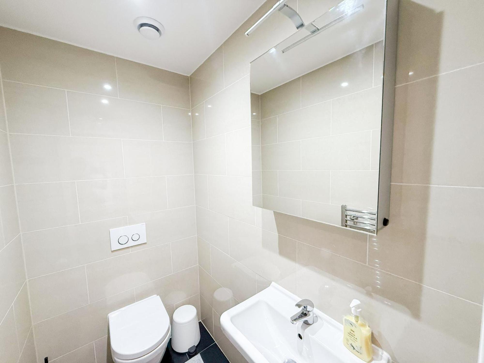 Apartment Contemporary With Private Terraces In Shoreditch, Hoxton, Islington London