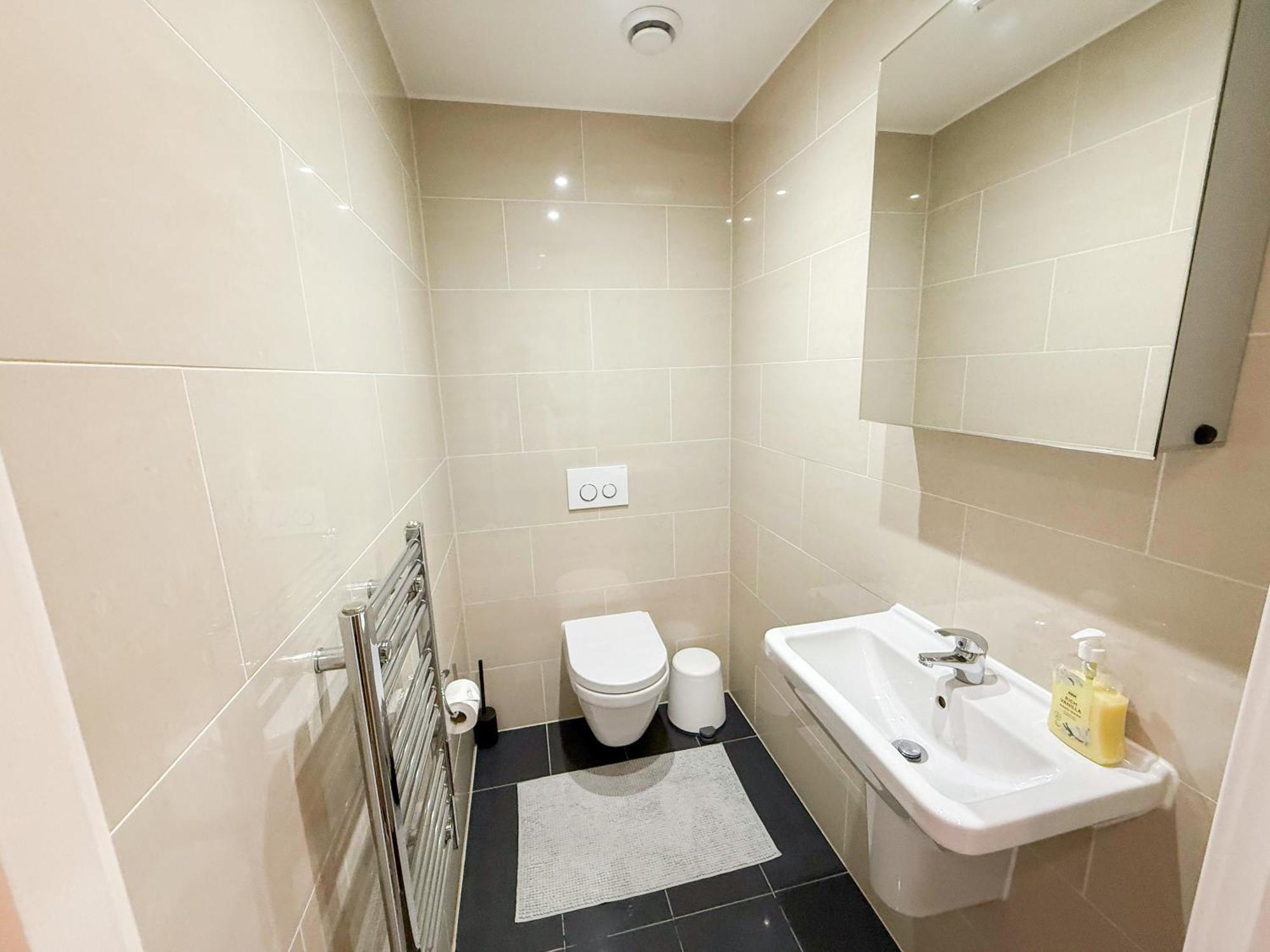 Contemporary With Private Terraces In Shoreditch, Hoxton, Islington London
