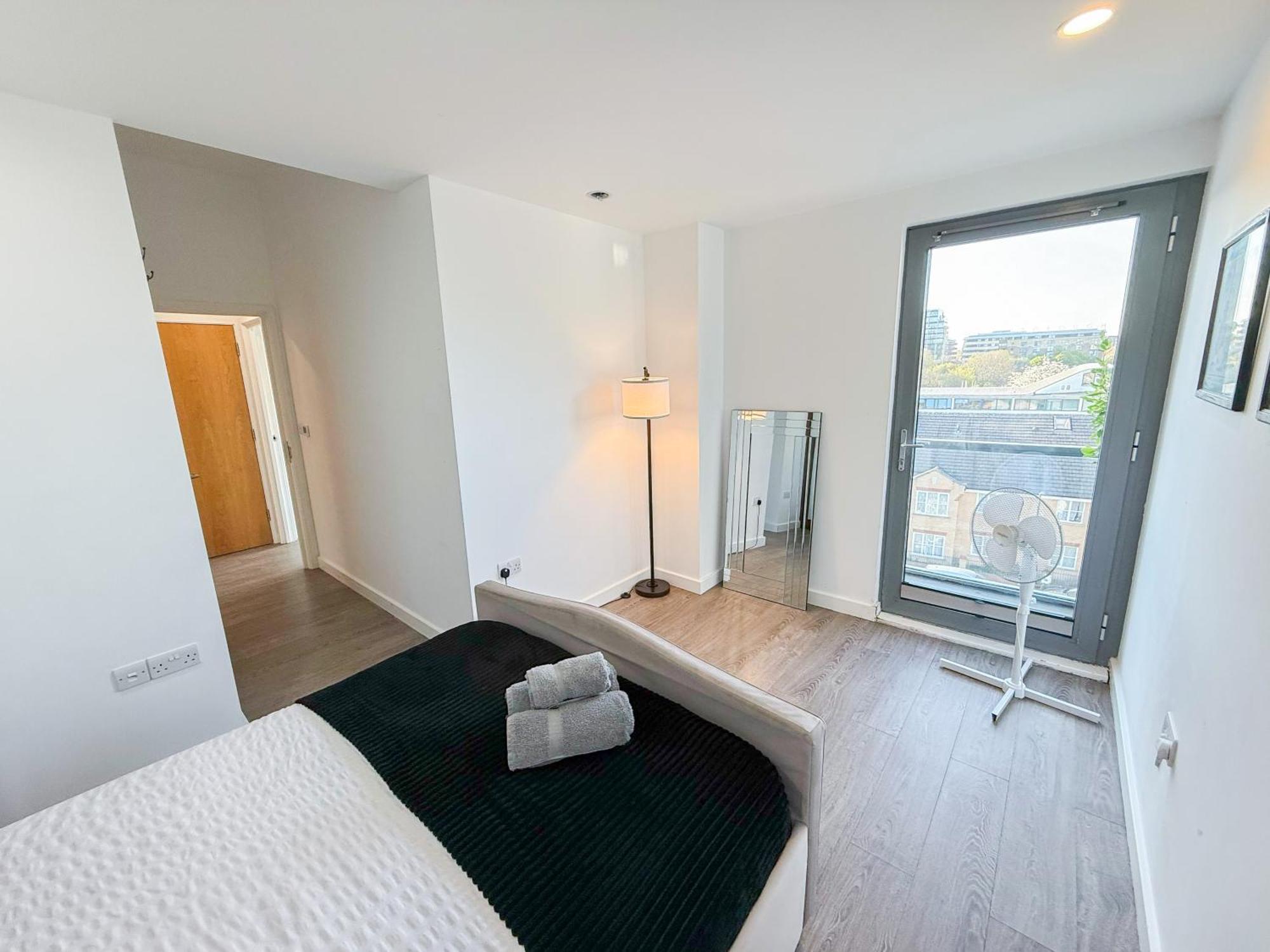 Apartment Contemporary With Private Terraces In Shoreditch, Hoxton, Islington