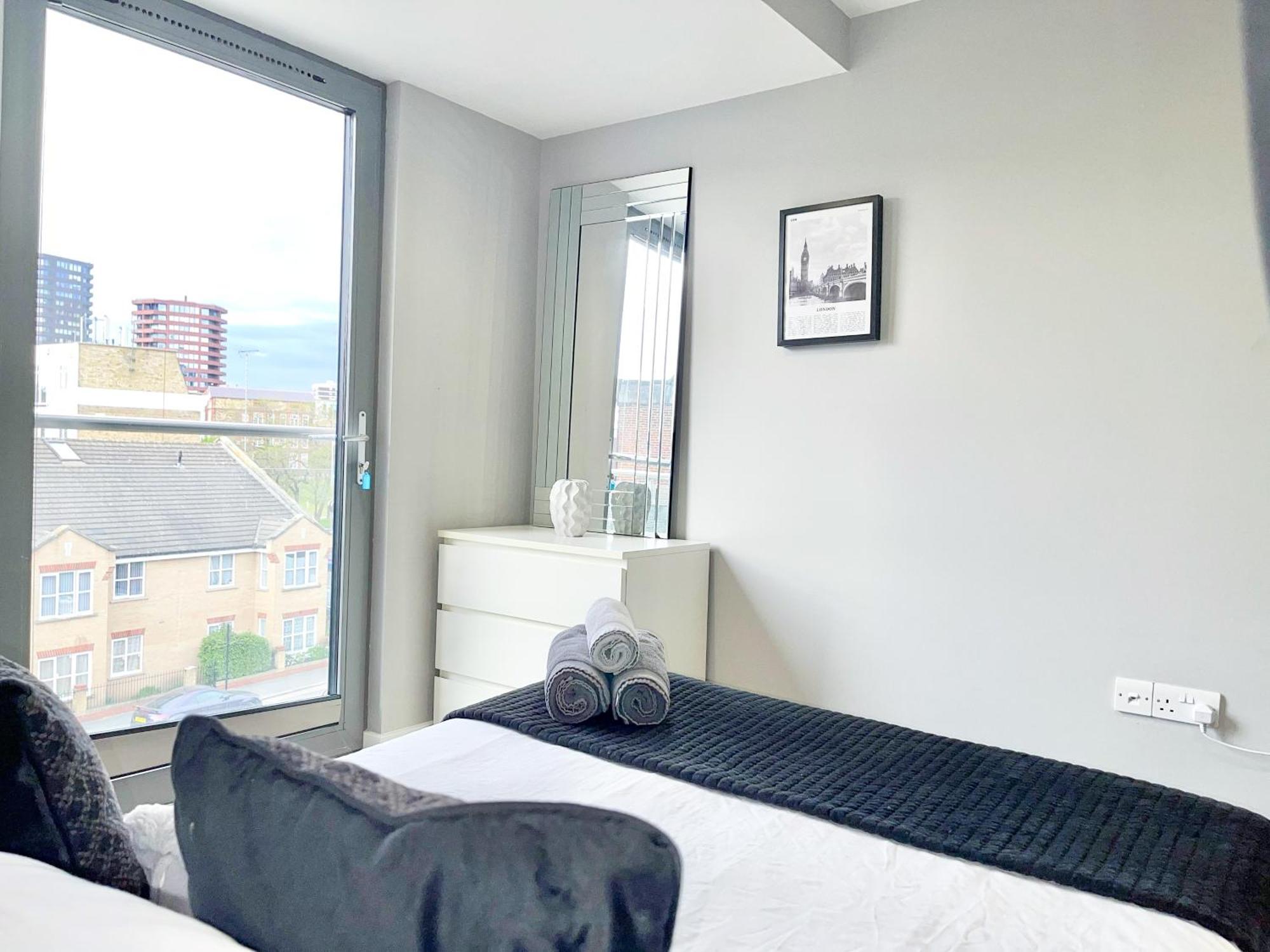 Apartment Contemporary With Private Terraces In Shoreditch, Hoxton, Islington *