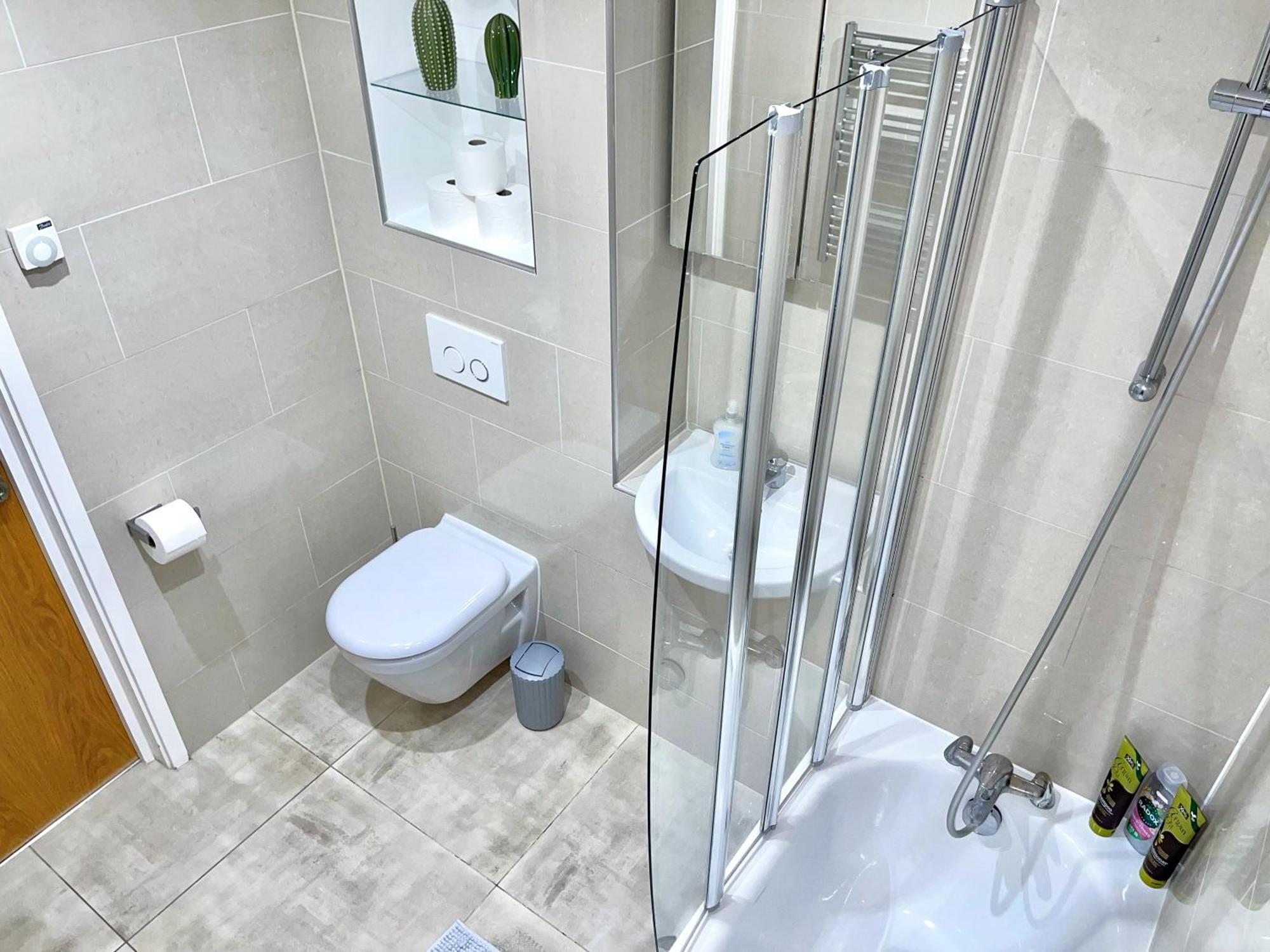 Contemporary With Private Terraces In Shoreditch, Hoxton, Islington Apartment *