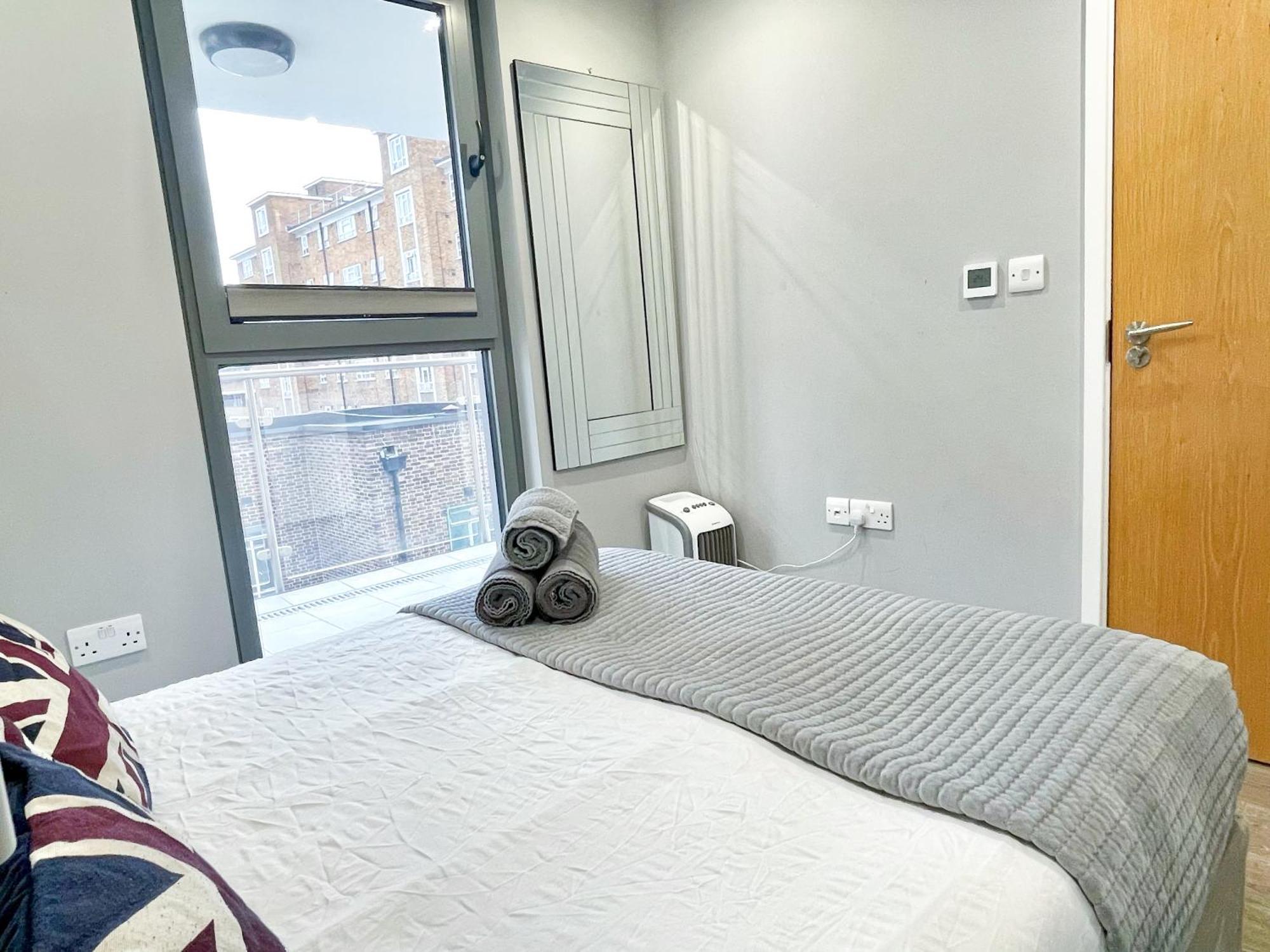 Contemporary With Private Terraces In Shoreditch, Hoxton, Islington