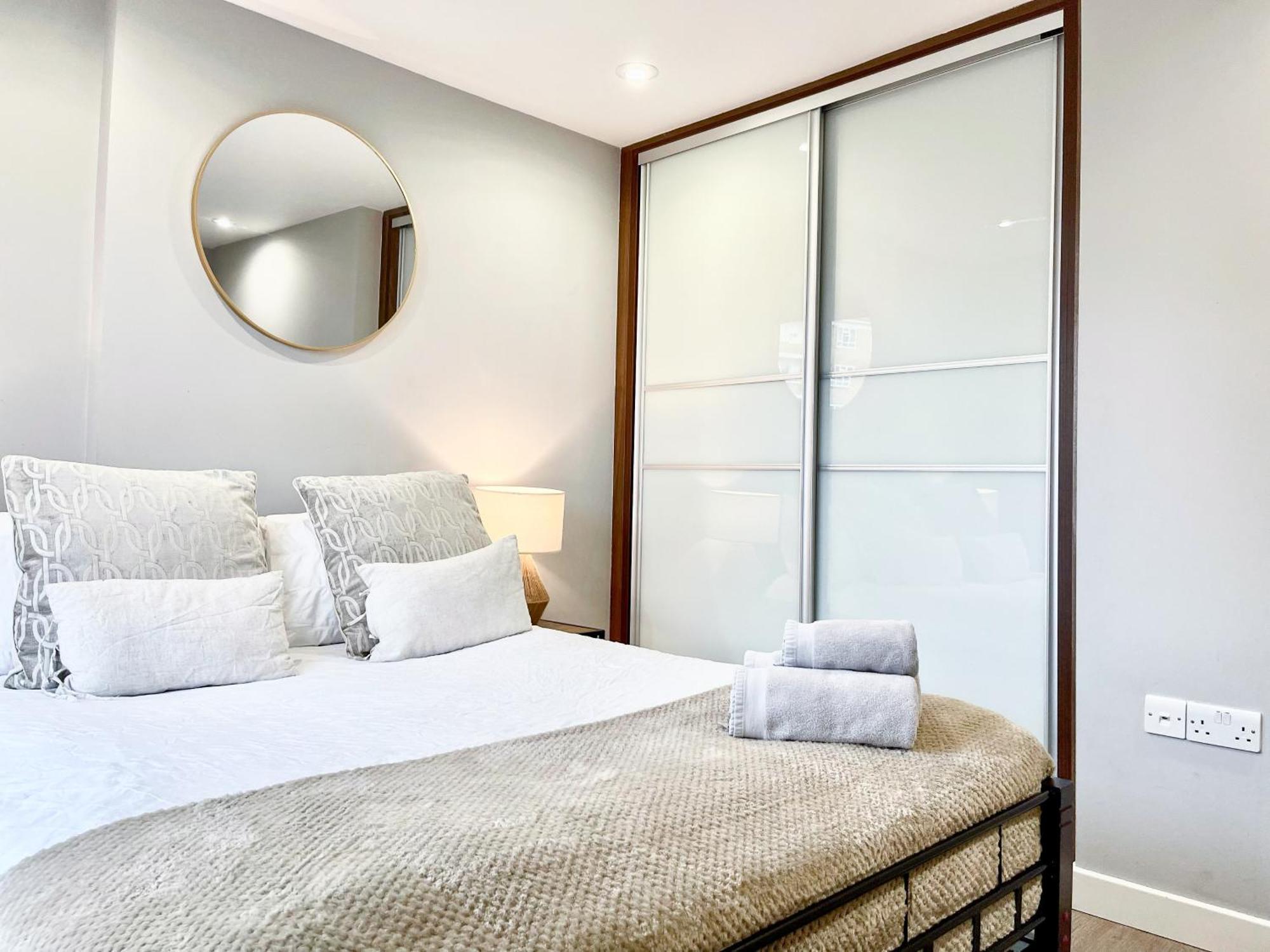 Contemporary With Private Terraces In Shoreditch, Hoxton, Islington Apartment *