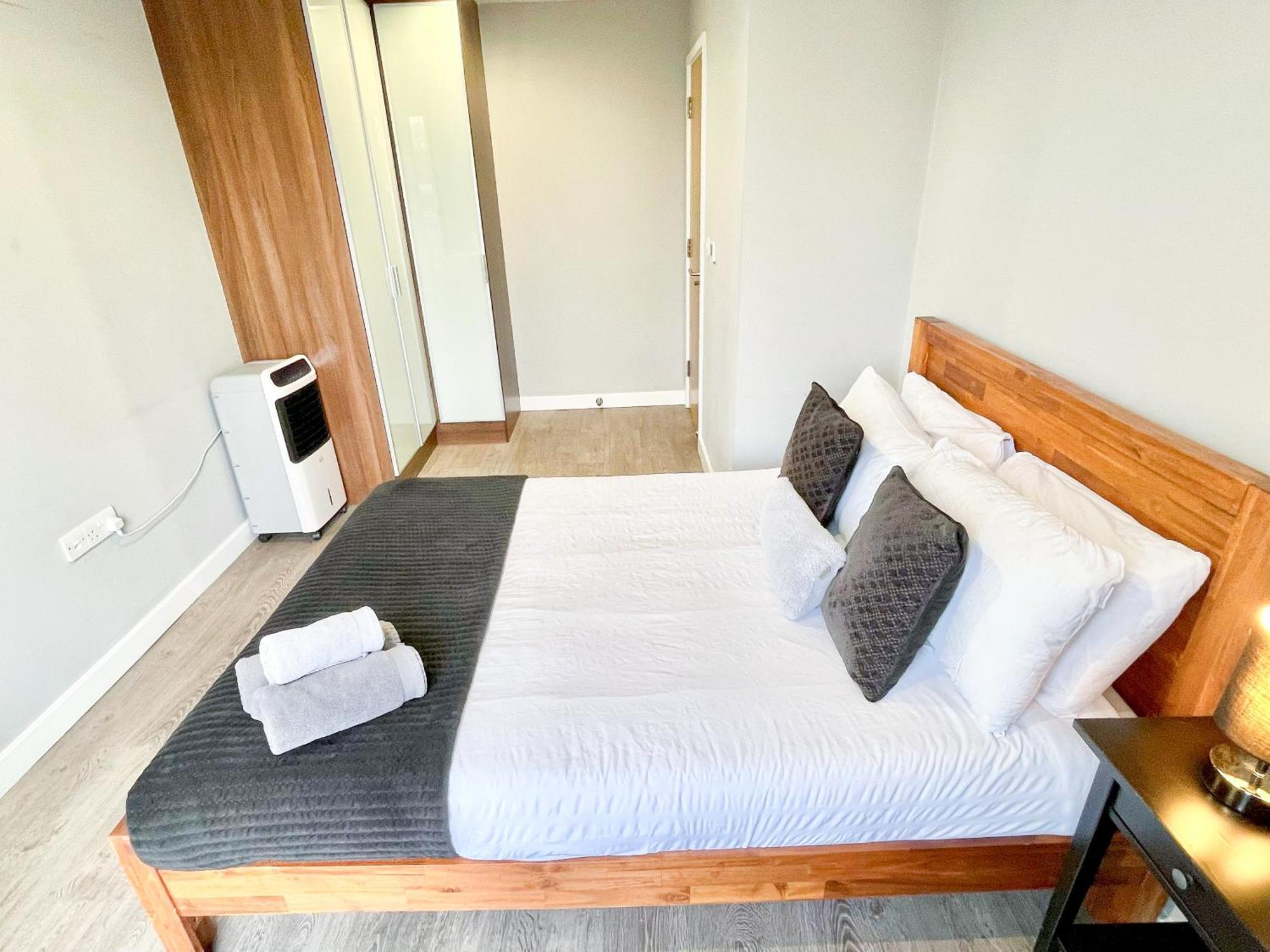 Apartment Contemporary With Private Terraces In Shoreditch, Hoxton, Islington *
