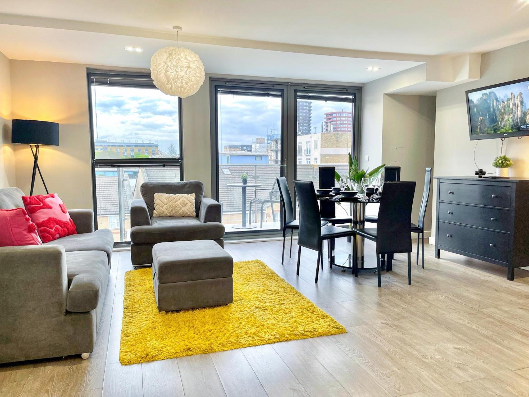 Contemporary With Private Terraces In Shoreditch, Hoxton, Islington *