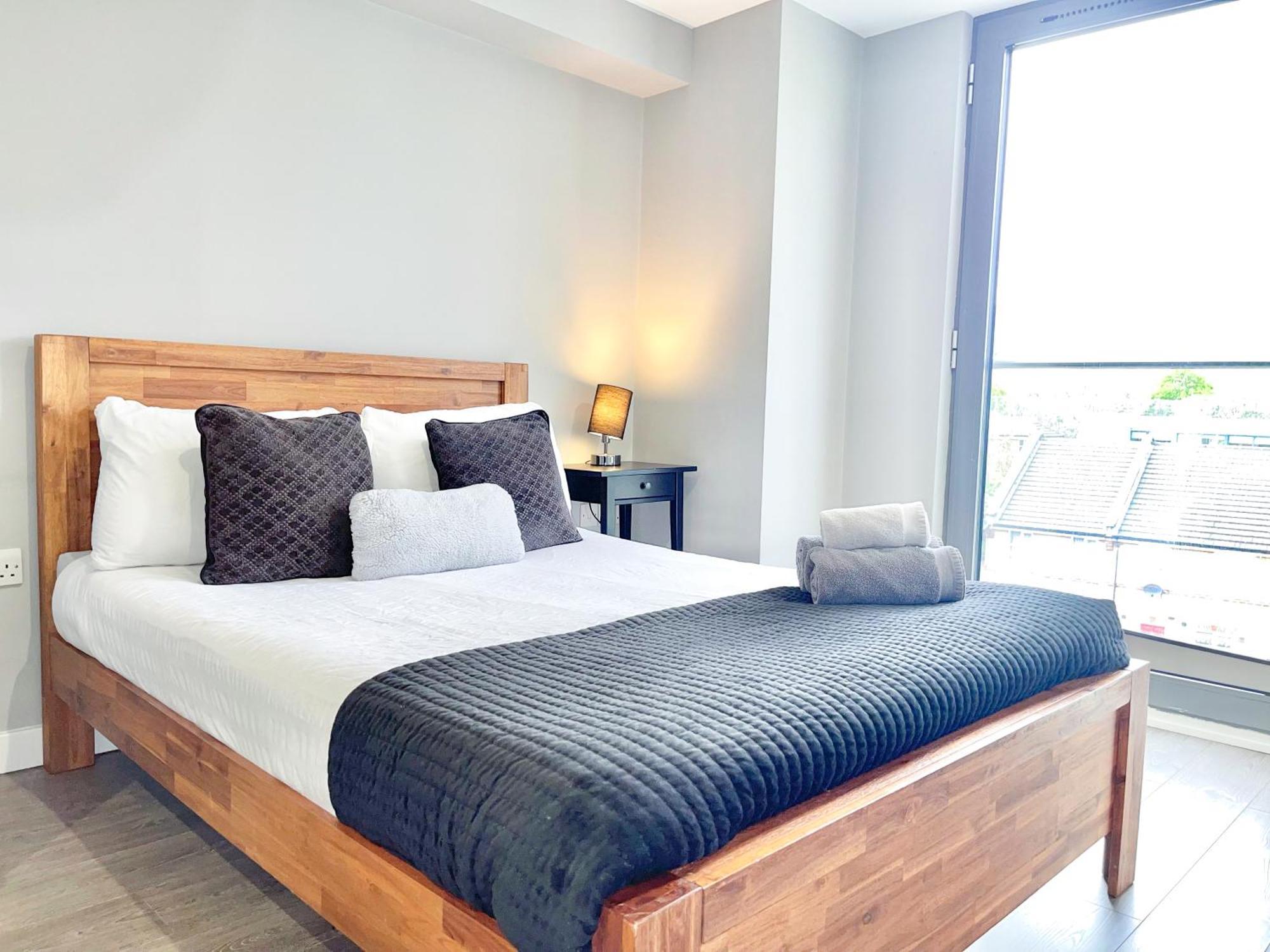 Contemporary With Private Terraces In Shoreditch, Hoxton, Islington