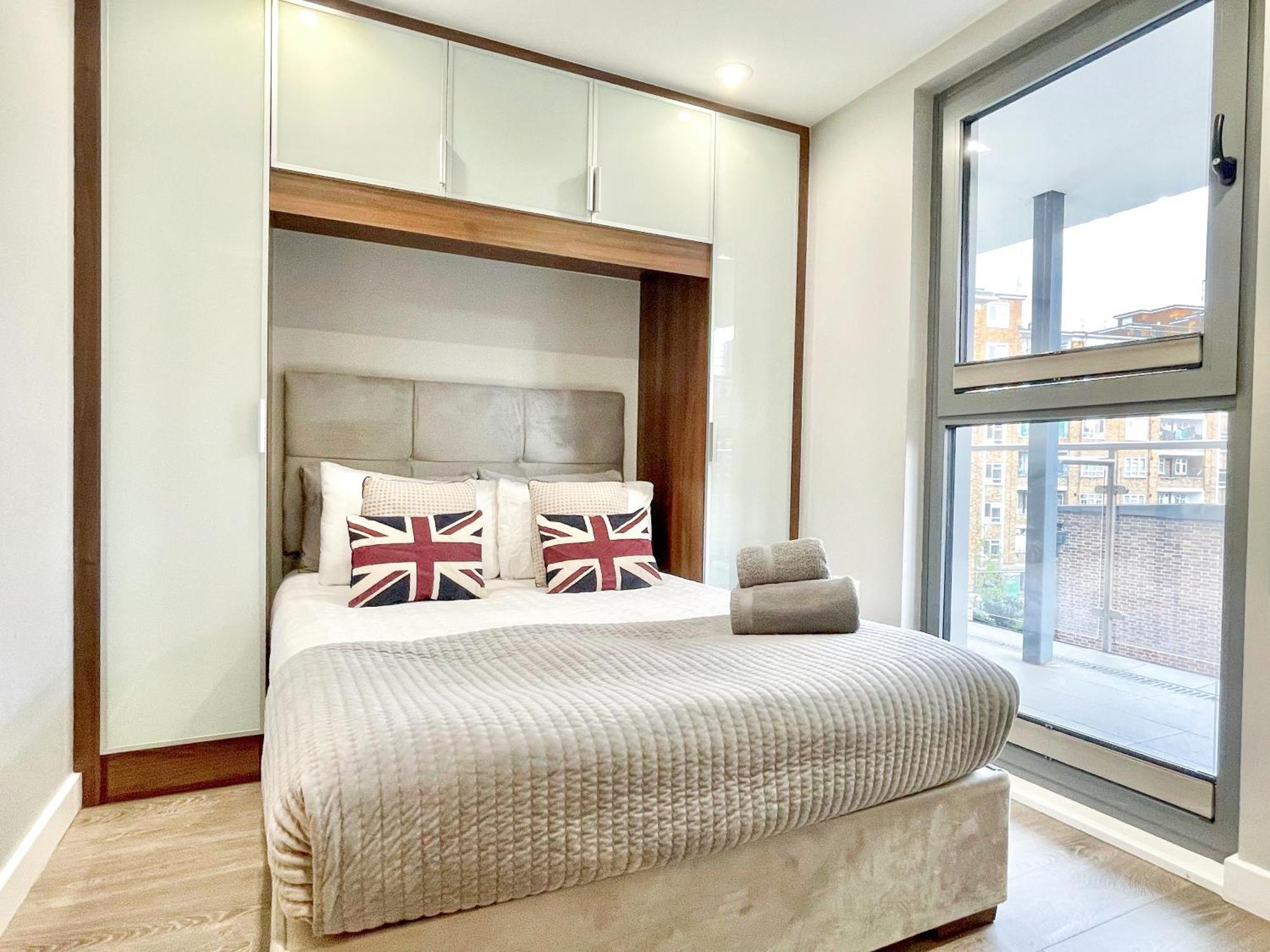Apartment Contemporary With Private Terraces In Shoreditch, Hoxton, Islington