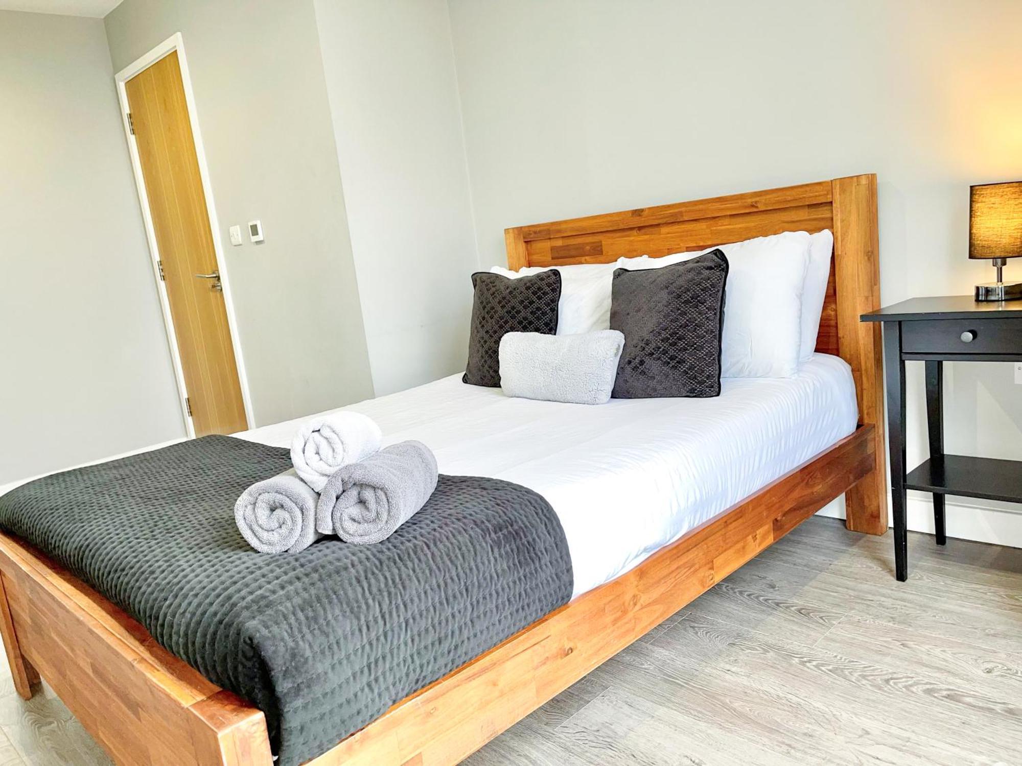 Contemporary With Private Terraces In Shoreditch, Hoxton, Islington Apartment London