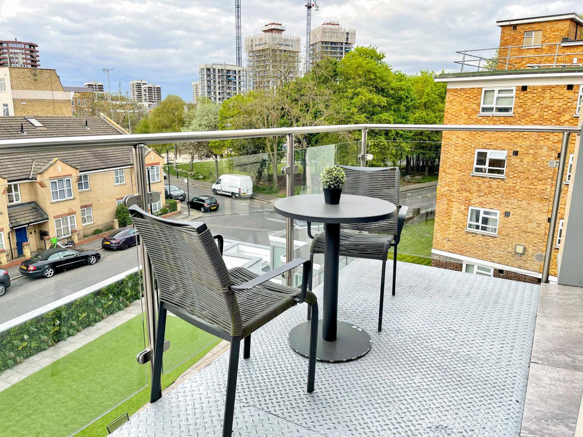 Apartment Contemporary With Private Terraces In Shoreditch, Hoxton, Islington *