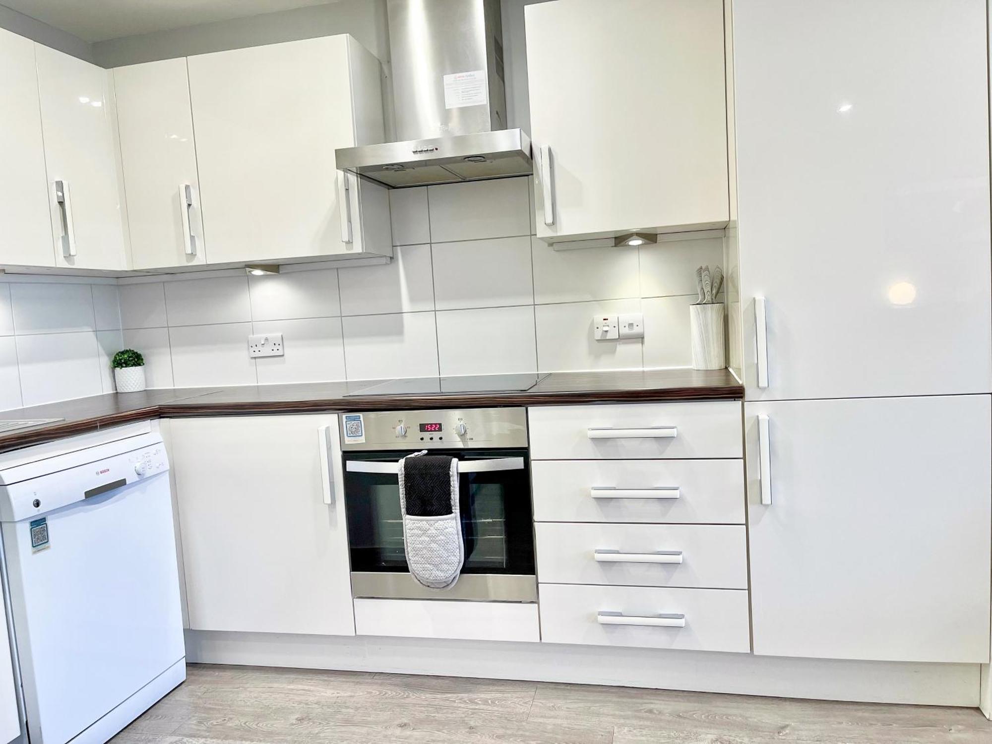 Contemporary With Private Terraces In Shoreditch, Hoxton, Islington *