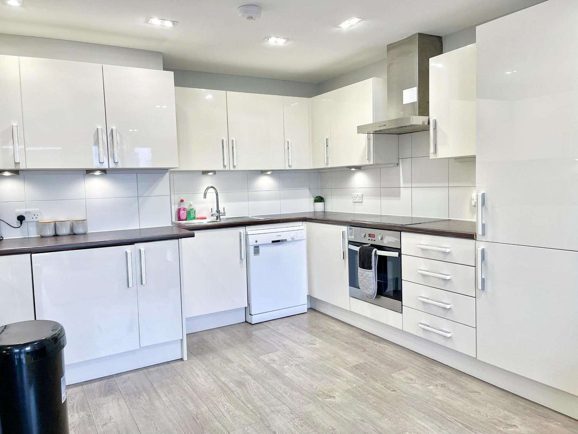 Contemporary With Private Terraces In Shoreditch, Hoxton, Islington *