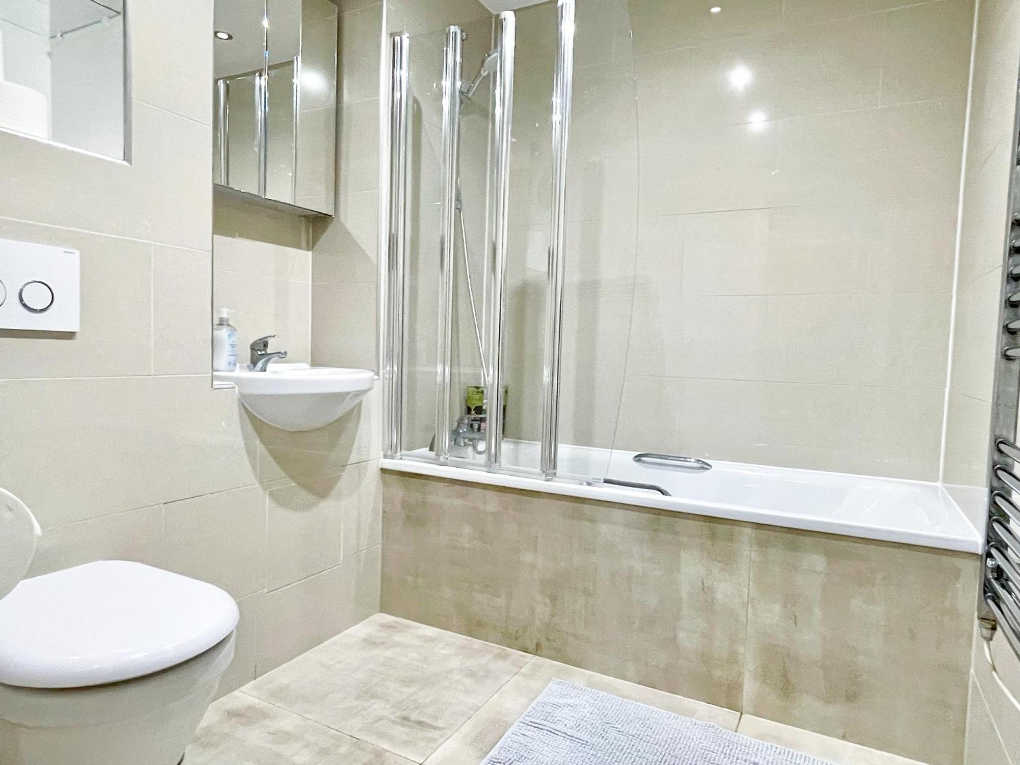 Contemporary With Private Terraces In Shoreditch, Hoxton, Islington Apartment *