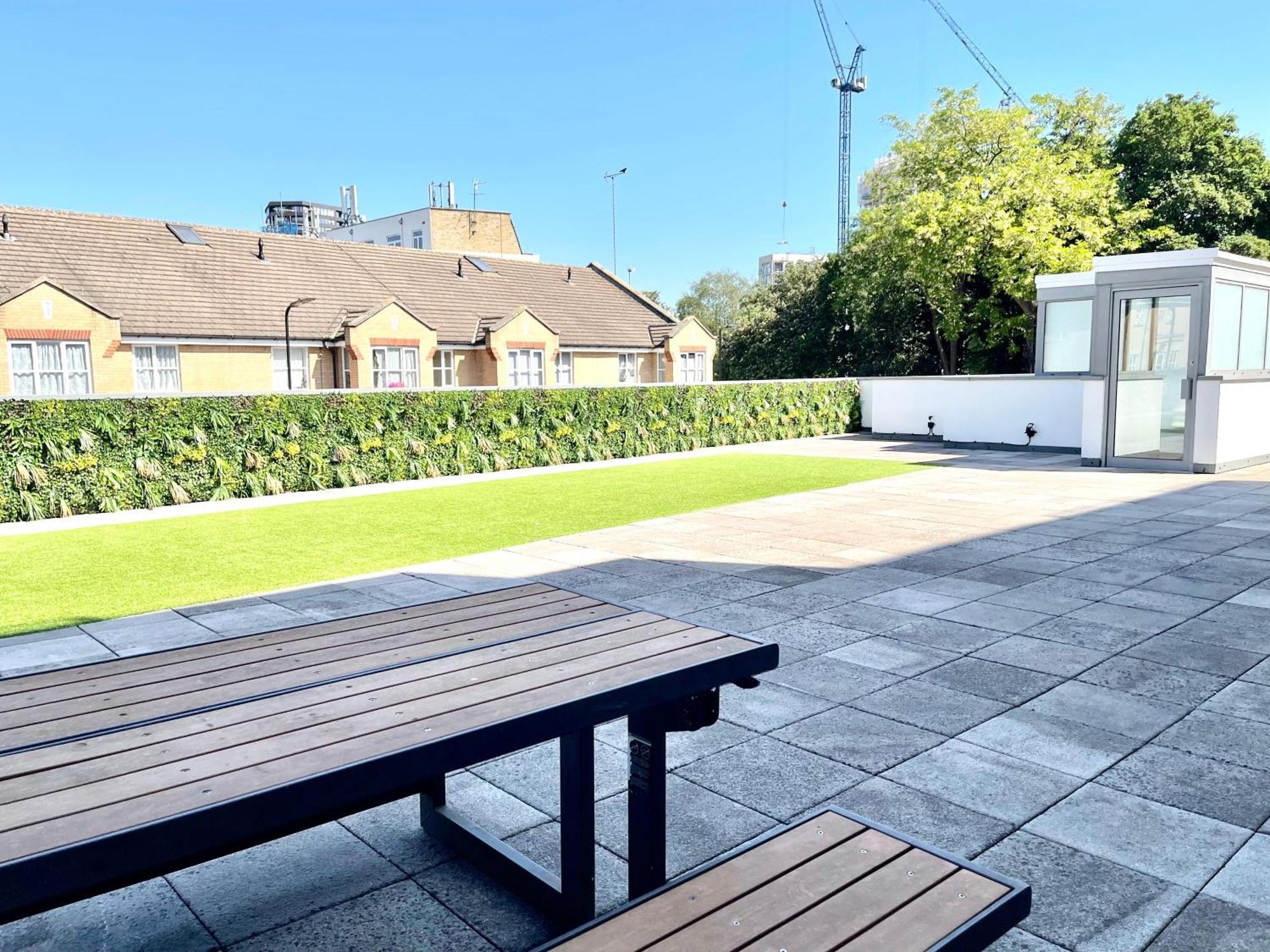 Contemporary With Private Terraces In Shoreditch, Hoxton, Islington Apartment London