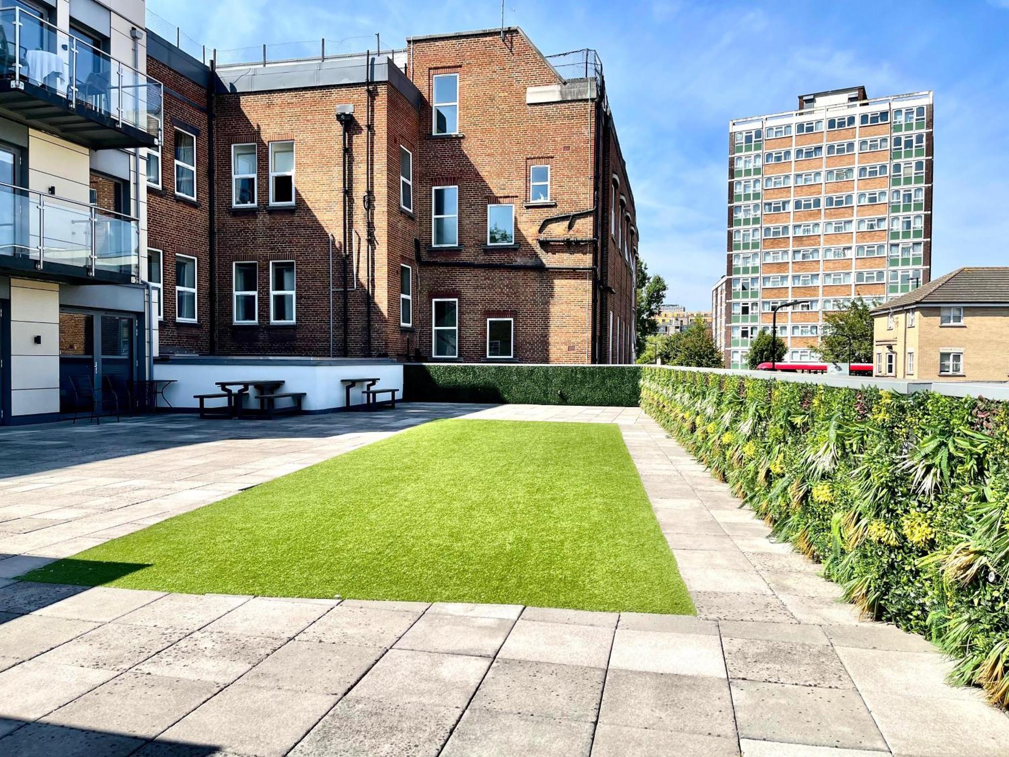 Contemporary With Private Terraces In Shoreditch, Hoxton, Islington *